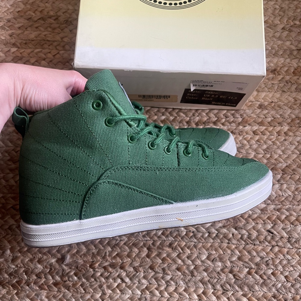 MENS GREEN SNEAKERS- WORN ONCE